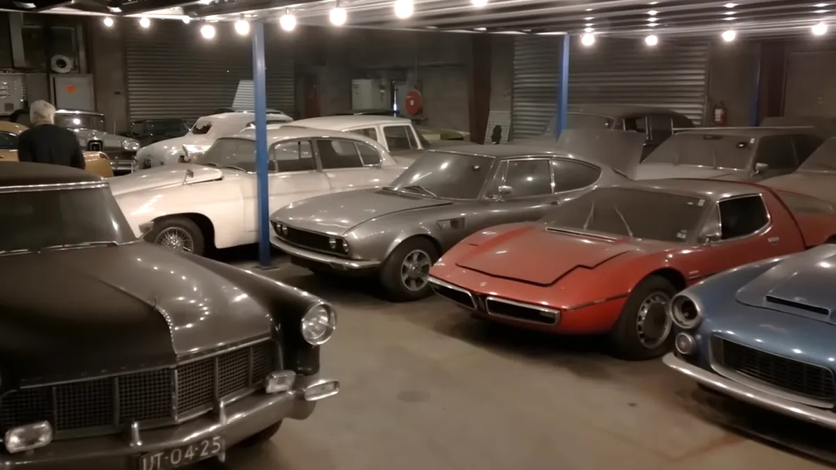 Colecție de 230 de mașini rare aflate într-o biserică și în alte două depozite din Olanda. Printre ele Mercedes-Benz, BMW și Ferrari