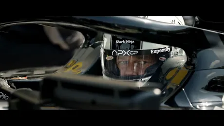 McLaren scoate la vânzare cinci monoposturi istorice de Formula 1 pilotate de Senna, Hamilton, Norris și Brad Pitt