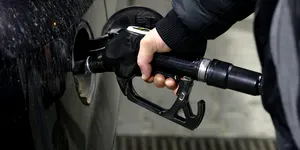 Reducerea de 25% a accizei pentru motorină a expirat la 1 octombrie. Cât costă acum un litru de motorină?