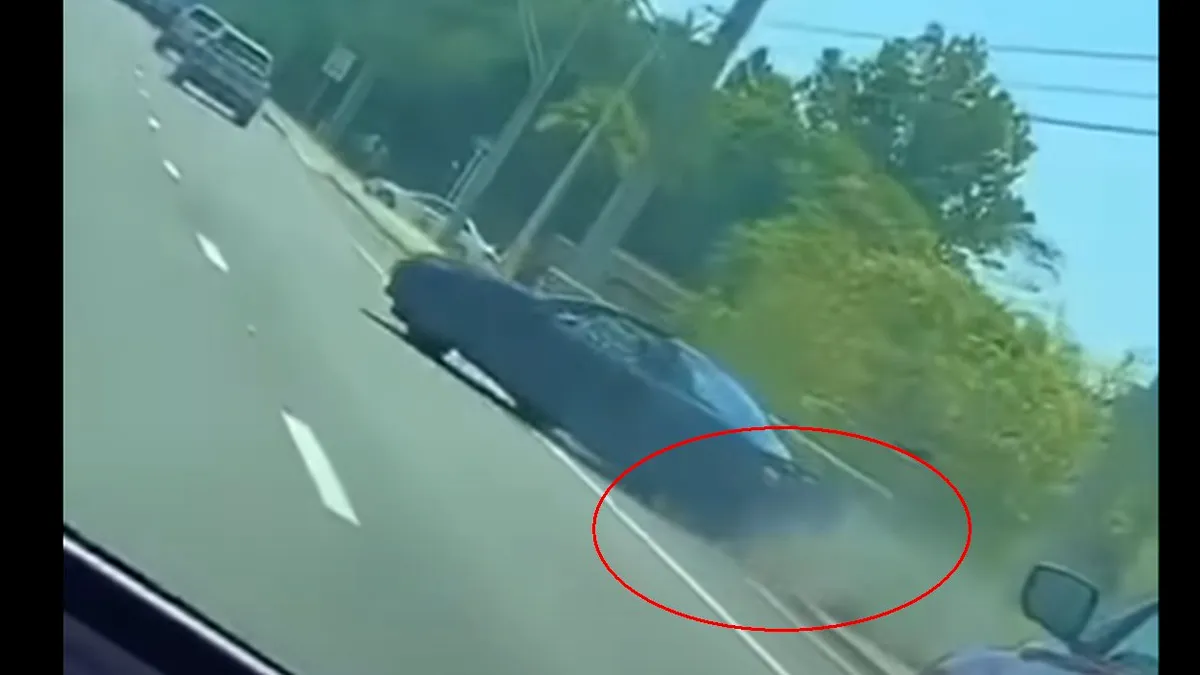 Instant karma pentru șoferul unui Camaro care încearcă să provoace o „liniuță” cu o Tesla - VIDEO