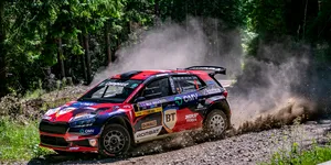 Simone Tempestini câștigă pentru a șaptea oară consecutiv Raliul Sibiului și se desprinde în fruntea campionatului