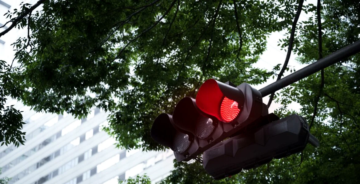 Google va ajuta la decongestionarea traficului din Atena prin semafoare inteligente