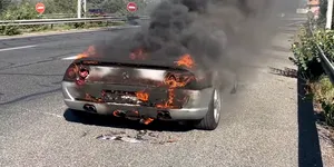 Un Ferrari a luat foc în timpul unui test drive – VIDEO