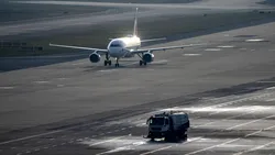 Mașină de măturare de mare viteză și capacitate pentru Aeroportul Otopeni, căutată: contract de 4,14 mil. lei. Cum diferă aceste vehicule de măturătoarele de străzi?