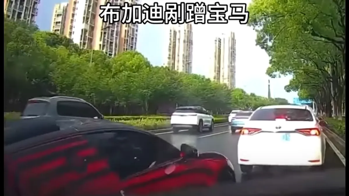 Accident cu un Bugatti Veyron de 2 mil. dolari. Totul a fost filmat - VIDEO