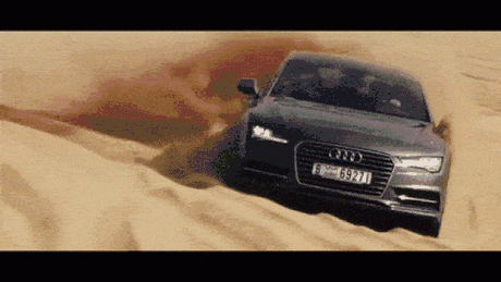 VIDEO: Distracţie cu un Audi A7 Sportback pe dunele de nisip din Dubai