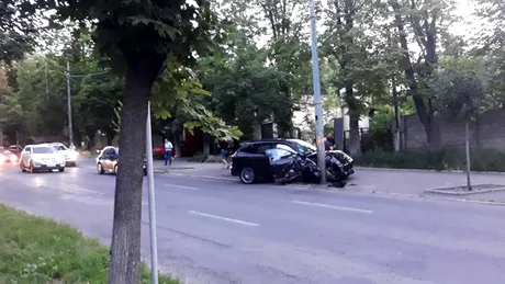 Porsche Cayenne făcut zob într-un accident. Participa la o cursă ilegală?