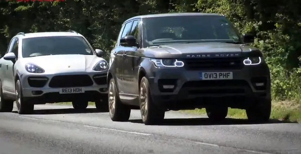 Autocar: Porsche Cayenne Turbo vs Range Rover Sport – test pe circuit şi offroad