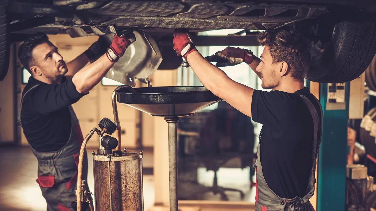 Cât de des trebuie făcut schimbul de ulei și de ce nu e realist intervalul de 2 ani sau 30.000 KM