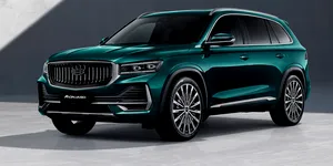Geely Monjaro vine în Europa. Chinezii pregătesc un SUV PHEV de familie rival pentru Skoda Kodiaq