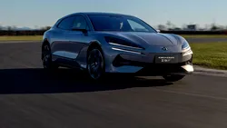 <span class='prepend'>Foto |</span> Un nou model chinezesc vine în Europa. Denza Z9 GT este modelul care se încarcă complet în sub 10 minute