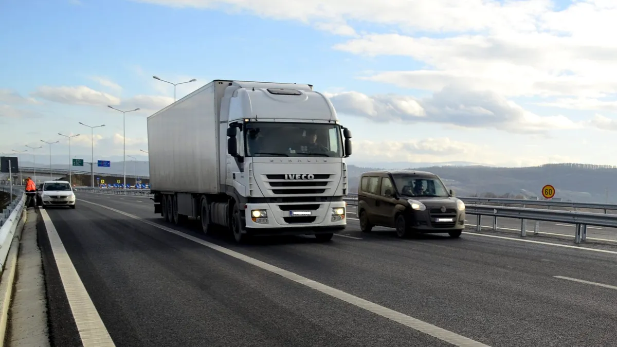 VIDEO | Cum arată cea mai nouă secțiune de autostradă inaugurată în România. Are 20 de poduri și pasaje și a costat aproape 1.5 miliarde lei