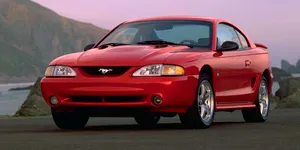 Iată cât costă acest Ford Mustang SVT Cobra cu doar 4.000 de km: are 29 de ani dar n-a apucat să îmbătrânească