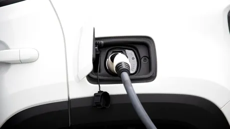 STS trece la mașini electrice: licitație de peste 13 milioane de lei pentru vehicule nepoluante