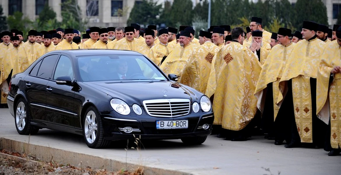 Patriarhia renunţă la maşinile de lux în favoarea unei flote de Dacia
