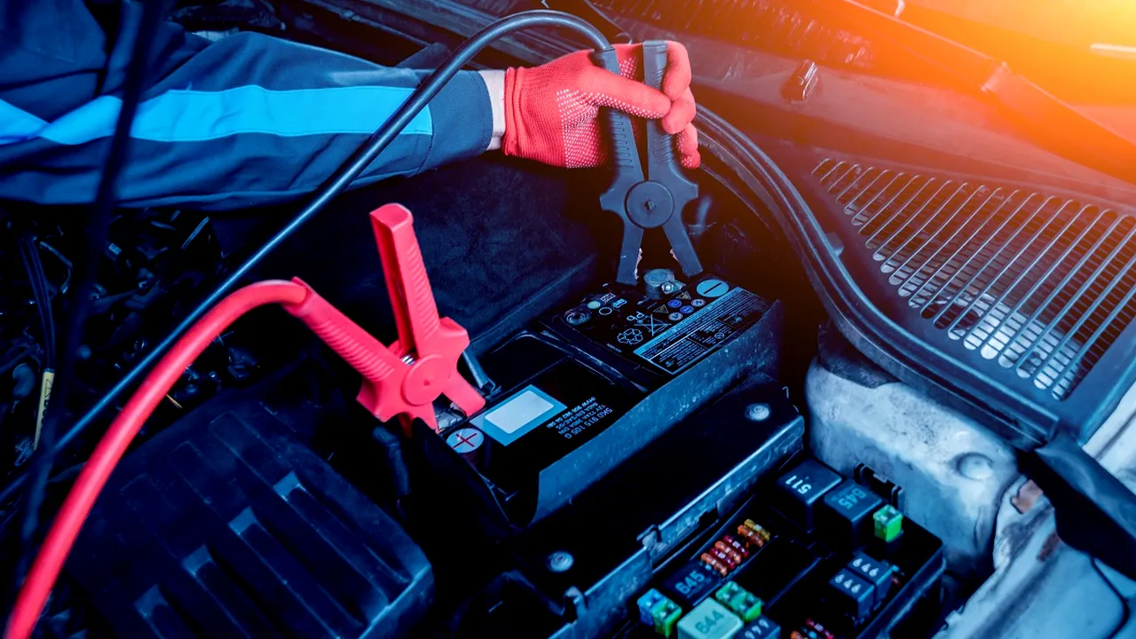 cum-dai-curent-de-la-o-mașină-la-alta-greșeala-care-îți-poate-distruge-sistemul-electric 