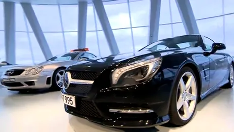 VIDEO: 60 de ani de tradiţie, pentru Mercedes-Benz SL