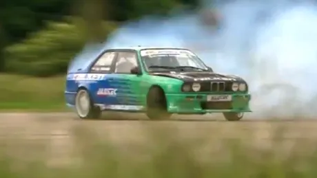 Record mondial: Drift cu BMW M3, la 180 km/h