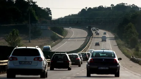 Trafic blocat pe Autostrada A1, din cauza unui incendiu de vegetaţie