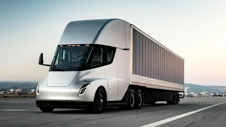 Elon Musk anunță că Pepsi va primi primele camioane electrice Tesla Semi în luna decembrie