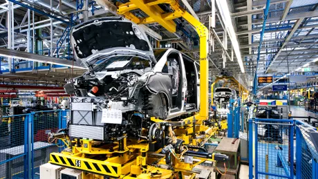 Muncitorii refuză să mai lucreze într-o fabrică Mercedes din Spania