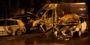 Vehicol scăpat de sub control, în București: Opt mașini parcate au fost avariate dintr-o lovitură