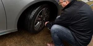 Cod Rutier 2026: Este legal să circuli vara cu anvelope de iarnă, la peste 30 de grade Celsius? Poliția aplică amendă de peste 4.000 de lei
