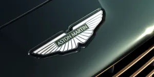 Aston Martin acumulează datorii totale de aproape 1.4 miliarde de lire sterline și concediază 20% din angajați
