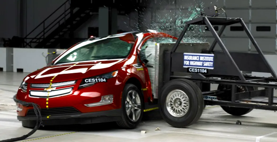 Crash test IIHS: Chevrolet Volt şi Nissan Leaf au primit punctaj maxim