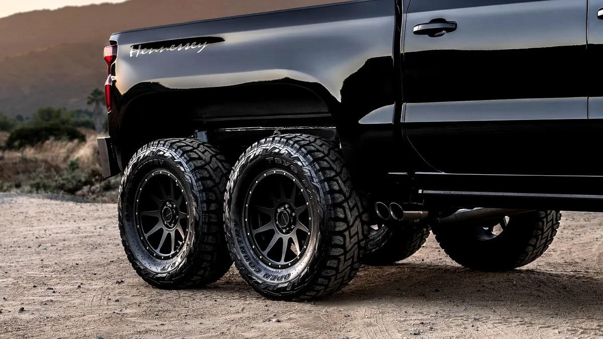 Chevrolet Silverado transformat într-o bestie 6×6 cu 700 de CP - VIDEO-GALERIE FOTO