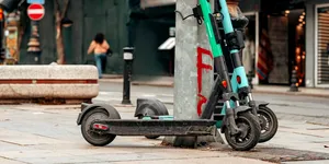 Reguli noi în București pt. trotinete electrice: Accesul blocat în anumite zone; minorii nu mai pot închiria astfel de vehicule