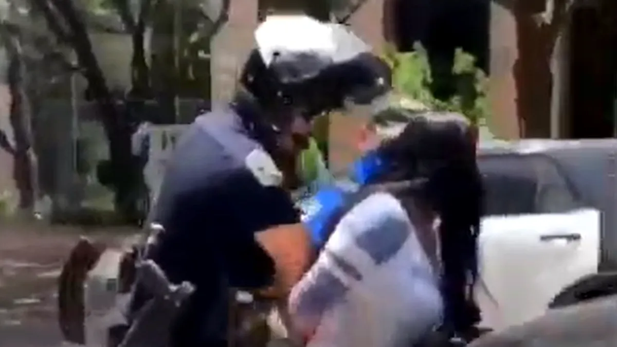 Un polițist a fost acuzat de abuz după ce a percheziționat o șoferiță - VIDEO