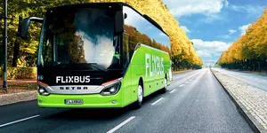 Românii primesc mai multe opțiuni de călătorie cu autocarul în această vară. Apar rute noi spre litoral, Delta Dunării și Grecia