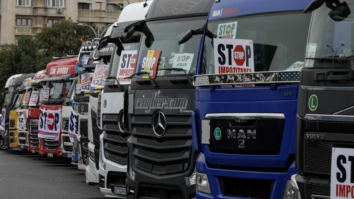 Transportatorii solicită reducerea accizelor la benzină și motorină. Acciza, mai mare decât minimul european