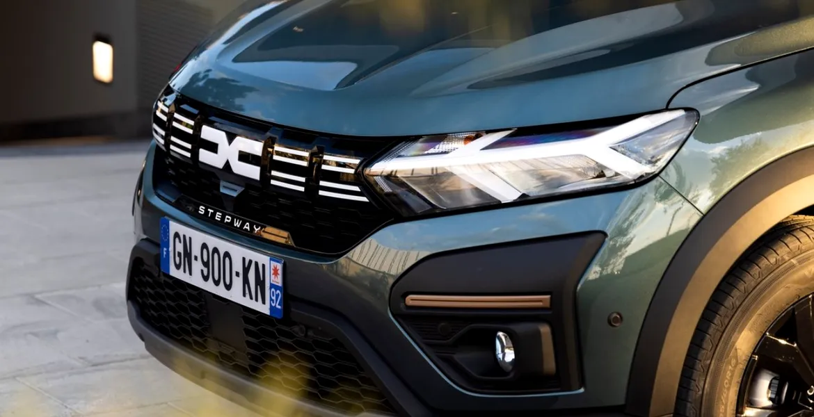 Dacia Sandero facelift a fost surprinsă în teste. Ce schimbări sunt planificate pentru bestseller-ul european?