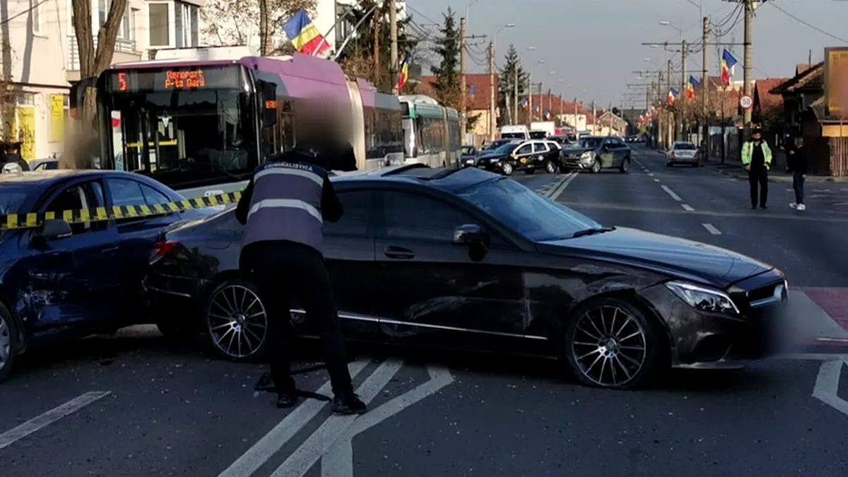 FOTO. Accident teribil la intrarea în Cluj-Napoca. Șapte mașini implicate. O șoferiță de 19 ar fi vinovată