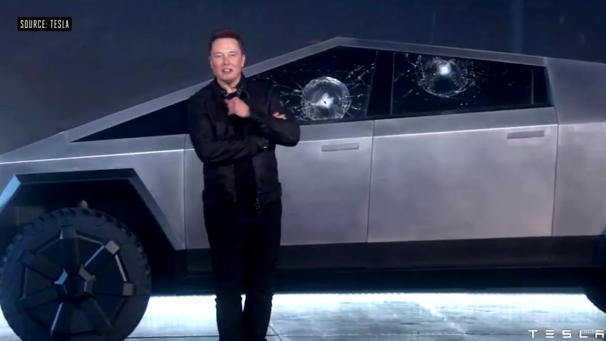 Lovitură pentru Elon Musk: Geamurile Cybertruck s-au spart la lansare - VIDEO