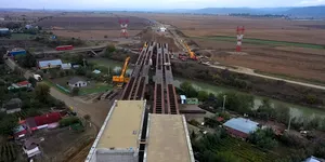 Autostrada Moldovei, în pericol! Din lipsă de fonduri, muncitorii de pe A7 au fost trimiși în concediu forțat