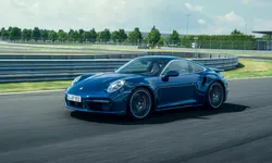 Este oficial, noul Porsche 911 Turbo va folosi un motor hibrid și va debuta în 2025