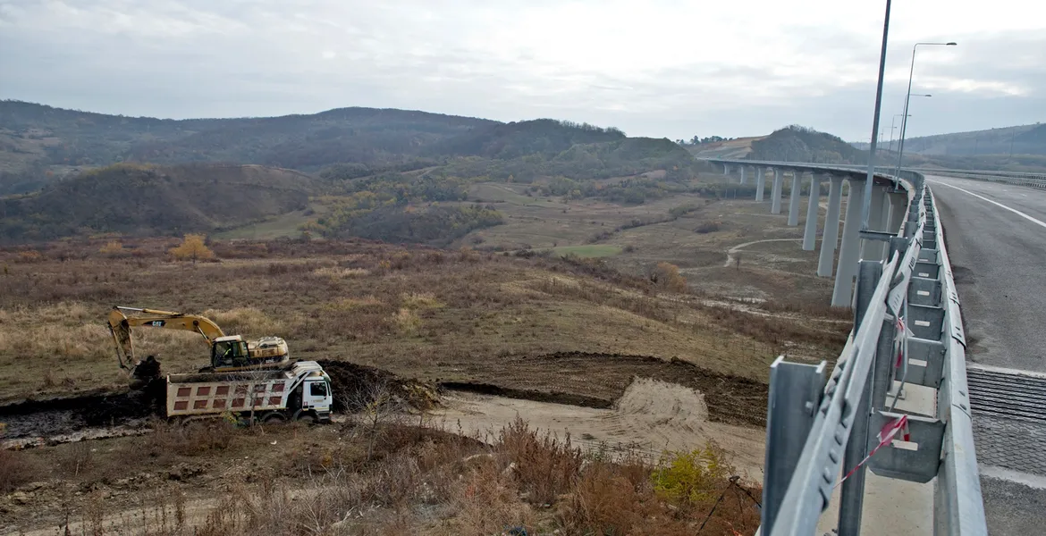 Autostrada Sibiu-Orăştie, „în faţa unui risc iminent” de prăbuşire