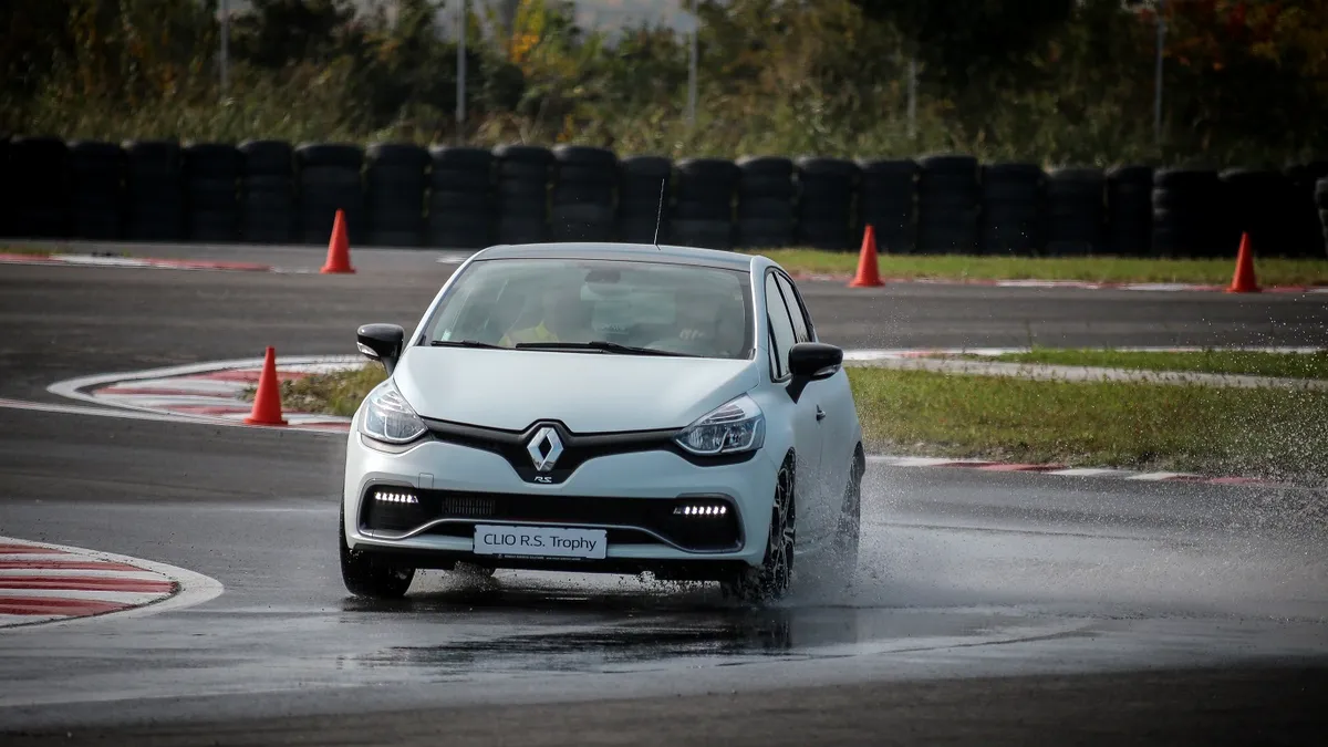 Noul Renault Clio RS Trophy s-a lansat în România. Ce aduce nou şi cât costă - GALERIE FOTO