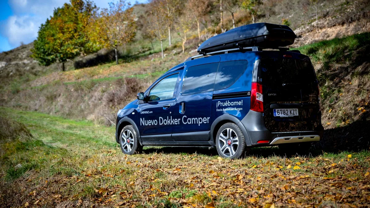 Dacia Dokker Camperiz. Cu mașina asta mergi oriunde și nu ai nevoie de cazare. Probabil prima Dacia în care există o toaletă