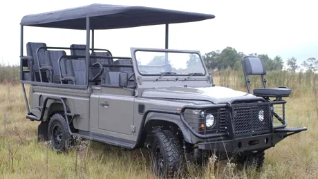 Land Rover Defender Safari EV - 