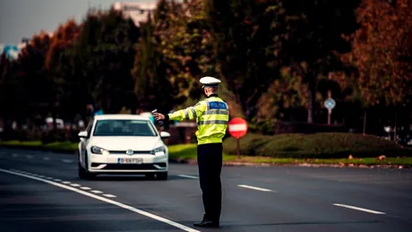 Șofer surprins în timp ce dă flash-uri pe A2, prins de Poliție. Ce sancțiuni a primit pentru gestul său? - VIDEO