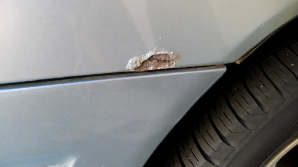 Care sunt primele locuri din mașină în care apare rugina?