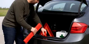 2025: Dotări obligatorii la o mașină. Ce trebuie să ai în autoturism ca să eviți amenzi și puncte de penalizare