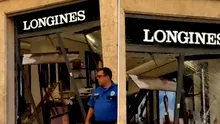 Jaf ca în filme, la Roma. 80 de ceasuri Longines au fost furate de pe Via del Corso în doar 50 de secunde. Hoții au spart vitrina cu o mașină-berbec. Gândul are imagini și detalii exclusive de la fața locului