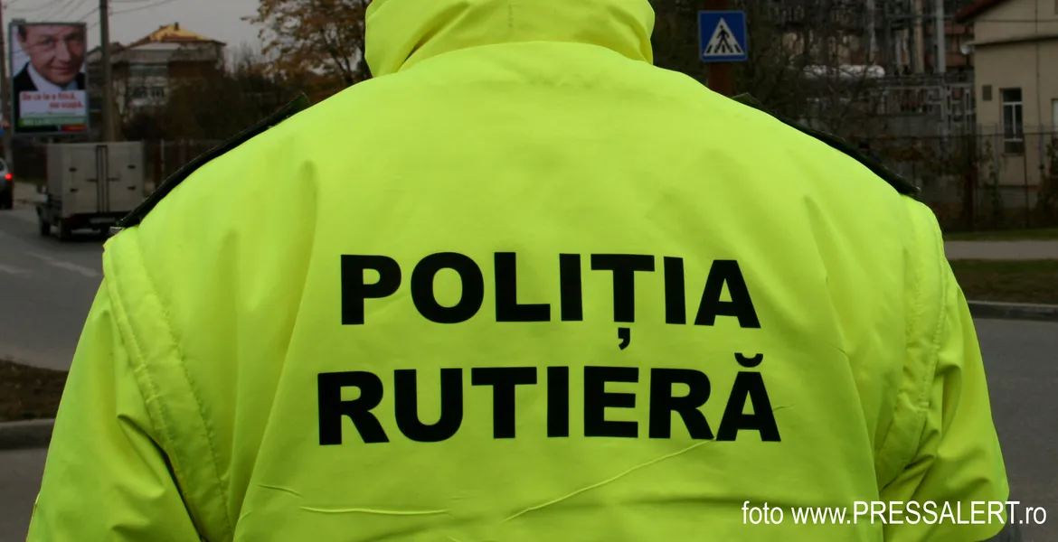 Poliţist lovit cu maşina de un şofer care voia să parcheze ilegal