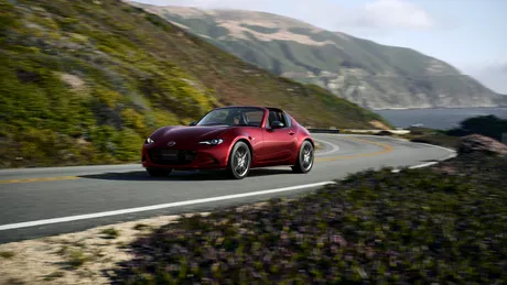 Mazda MX-5 primește o serie de îmbunătățiri. Noi faruri, infotainment și diferențial cu alunecare limitată