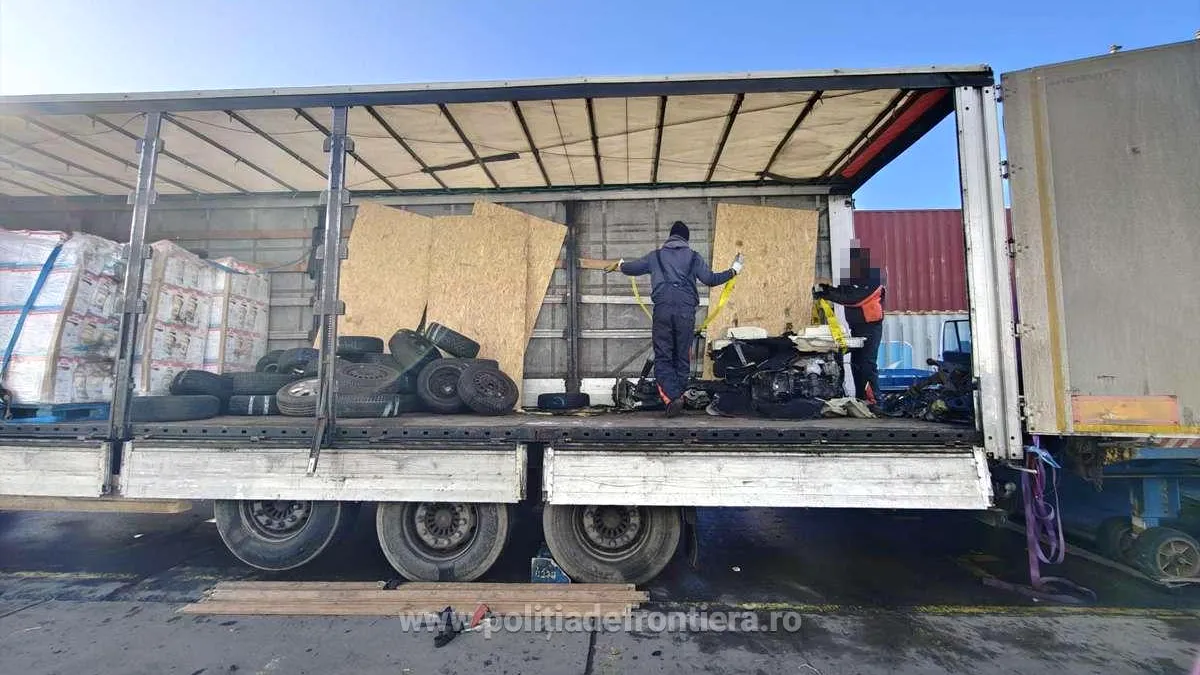 FOTO Poliția de Frontieră a descoperit șase mașini furate, în valoare de 2 milioane de lei. Trei dintre ele erau dezmembrate